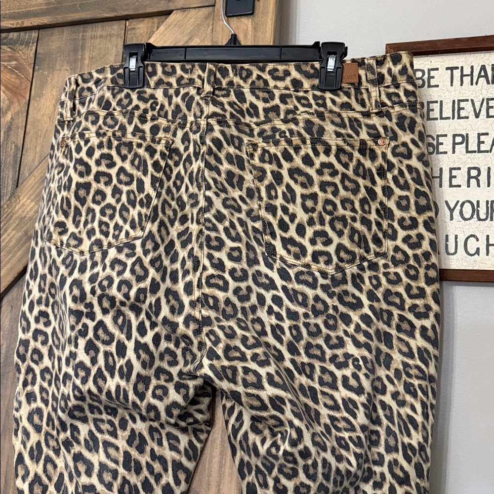 Judy Blue Leopard Cheetah Skinny Jeans in Size 20W. - Picture 3 of 3